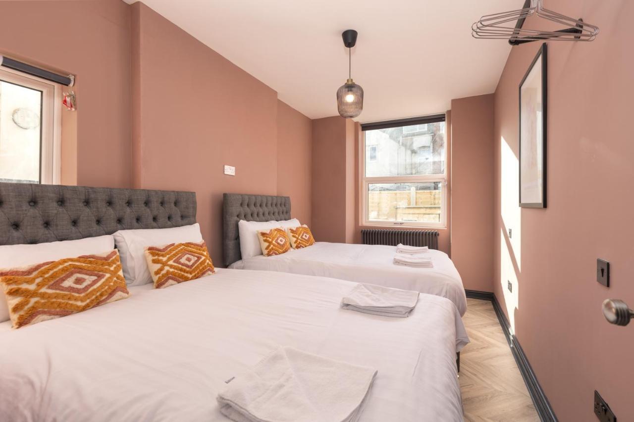 Ettie And Gigi'S Apartment แบล็คพูล ภายนอก รูปภาพ