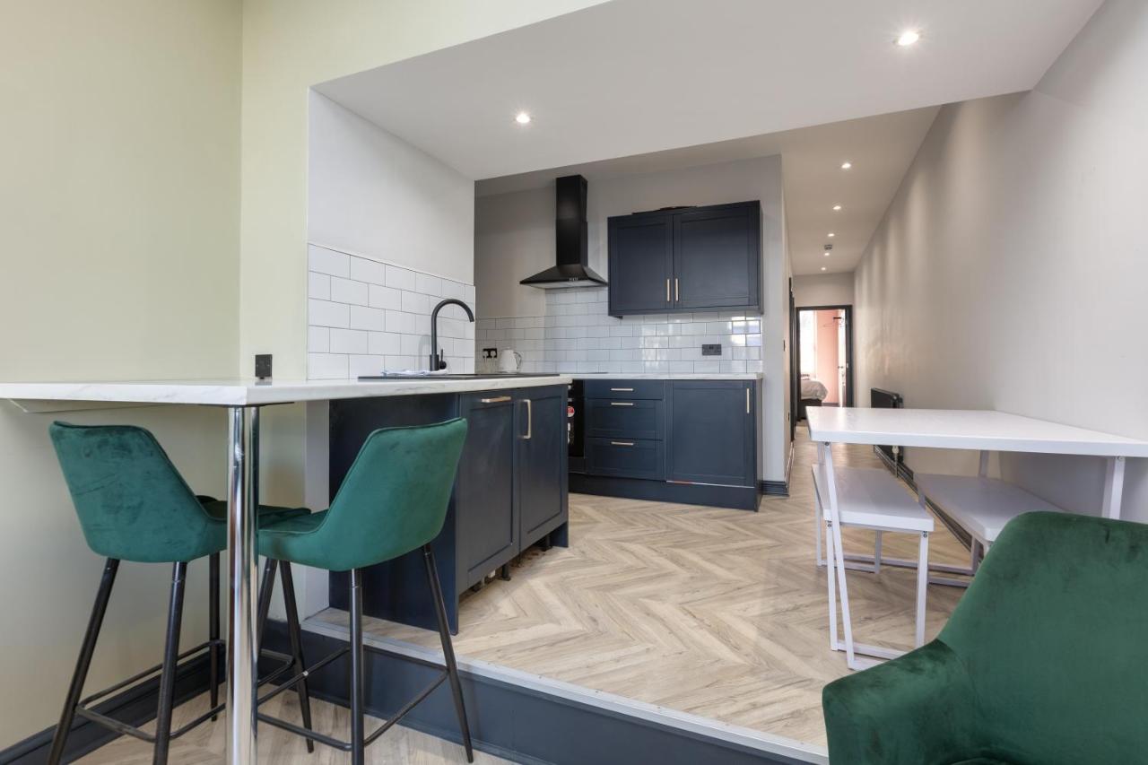 Ettie And Gigi'S Apartment แบล็คพูล ภายนอก รูปภาพ