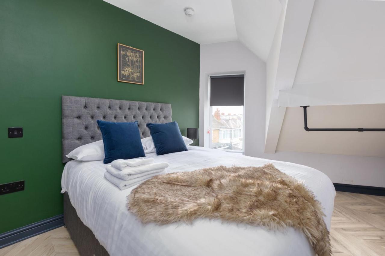 Ettie And Gigi'S Apartment แบล็คพูล ภายนอก รูปภาพ